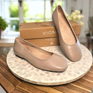 Vionic $140 Orinda Leather Ballet Flats Putty Beige Square Toe Comfort Shoes Wom